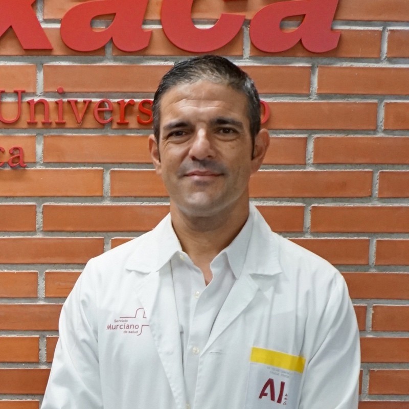 Doctor Óscar Girón cirujano pediátrico en Murcia